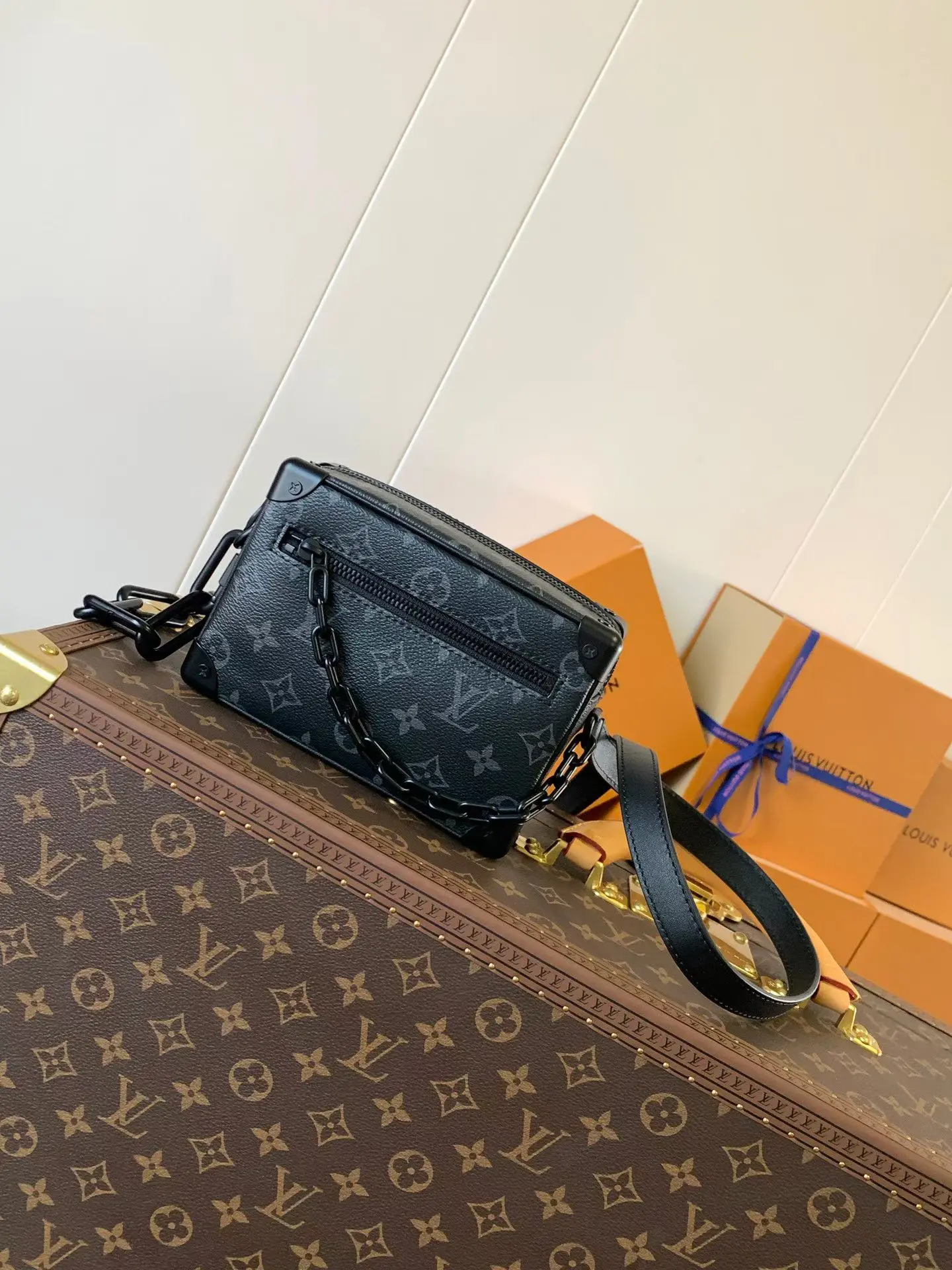 Louis Vuitton M44735 Small Messenger Bag Men s Crossbody Bag Louis Vuitton M44735 Small Messenger Bag Men s Crossbody Bag