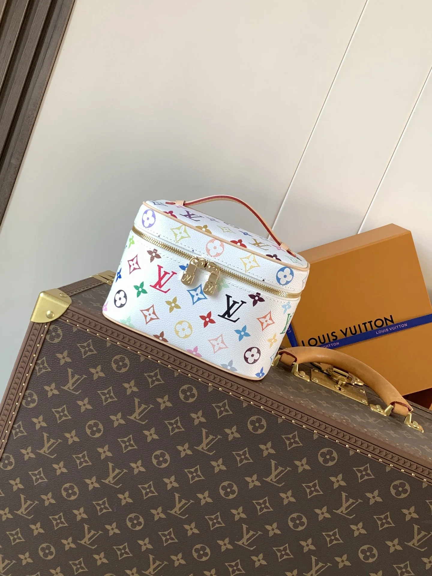 Louis Vuitton M28341 White Cosmetic Bag Women s Crossbody Bag
