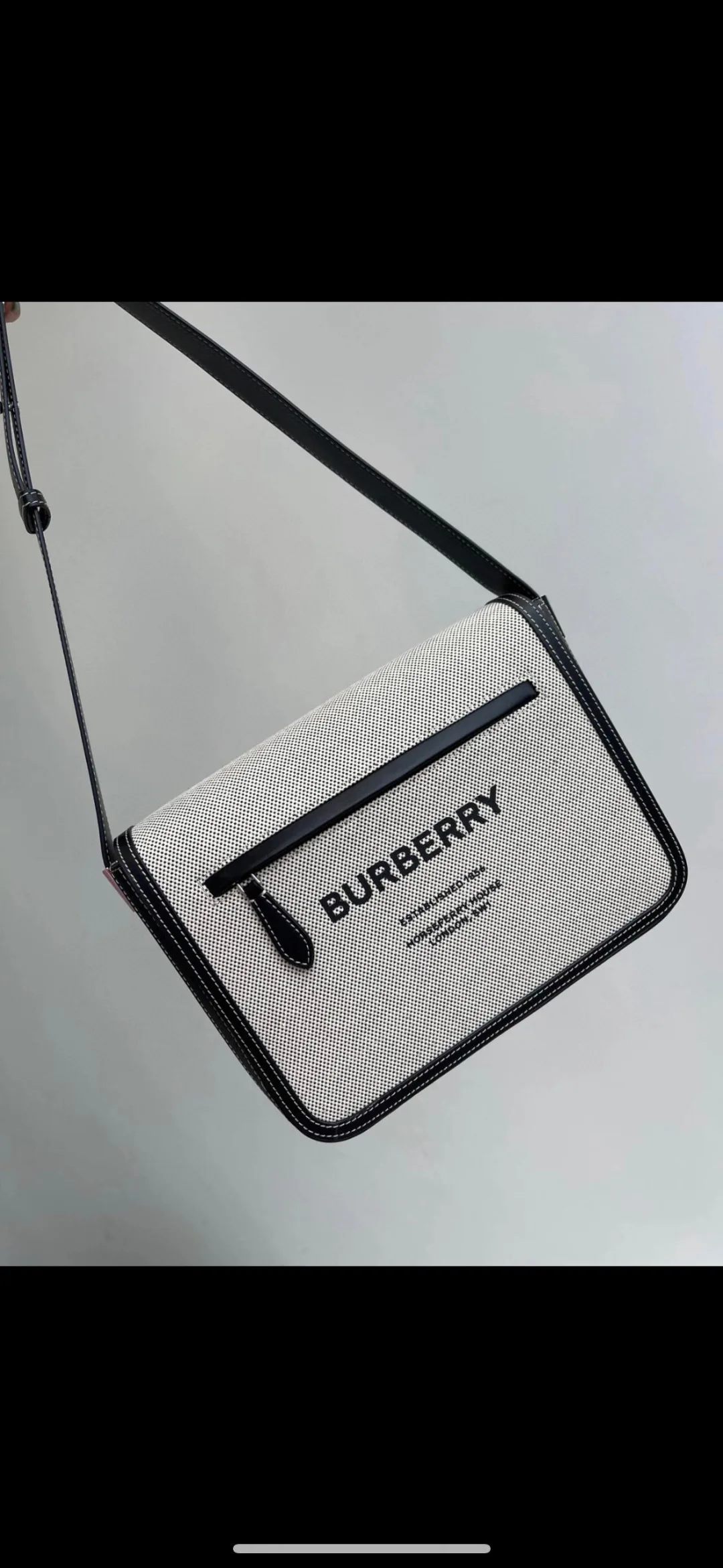 Burberry 0361 Canvas Splicing Messenger Bag Men s Crossbody Bag Burberry 0361 Canvas Splicing Messenger Bag Men s Crossbody Bag