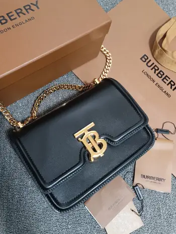 90261 Compact Upright Lock Buckle Bag Women s Crossbody Bag Replica Burberry womens bags