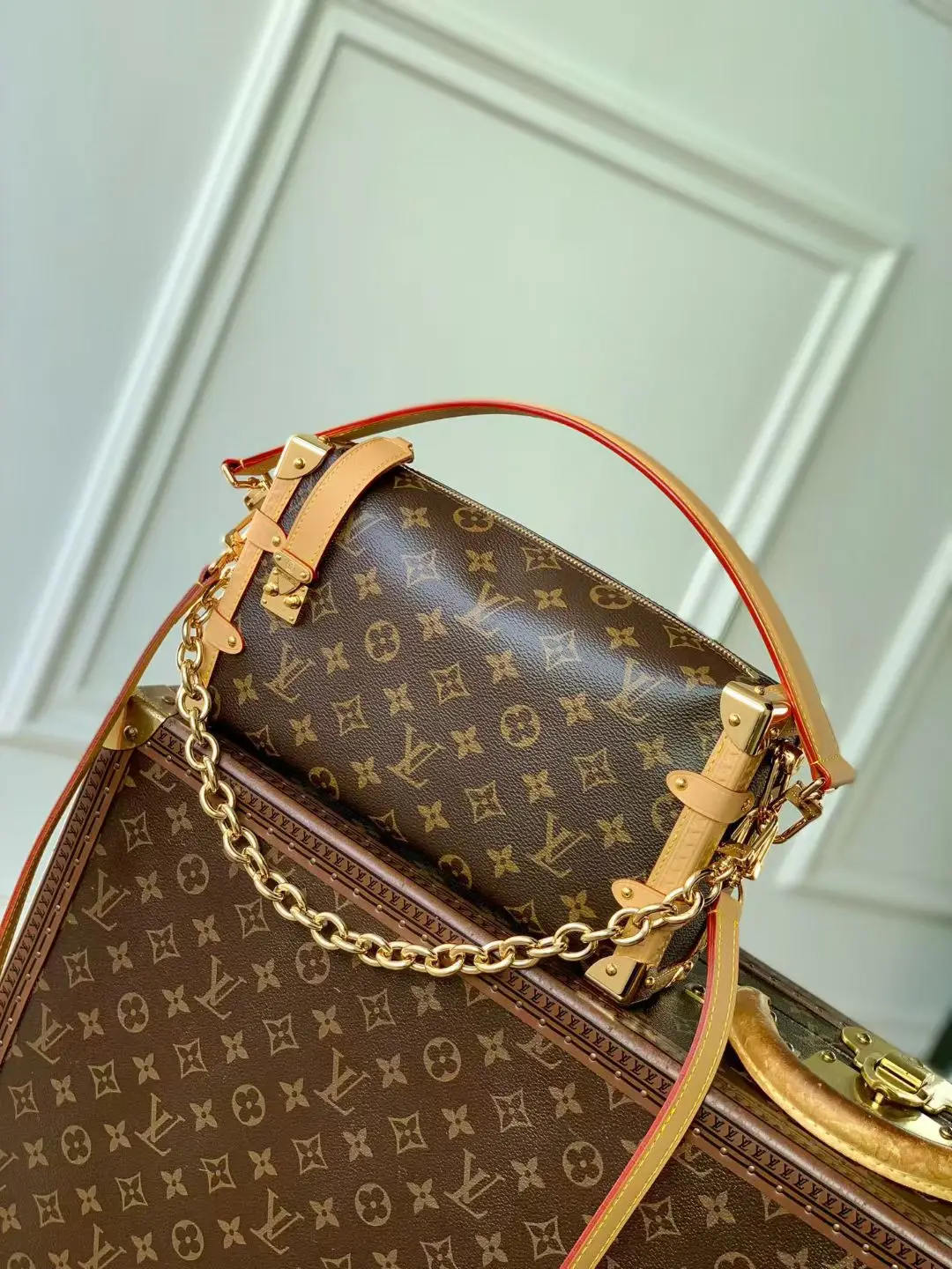 Louis Vuitton M28385 Color-Contrast Leather Handbag Women s Crossbody Bag Louis Vuitton M28385 Color-Contrast Leather Handbag Women s Crossbody Bag