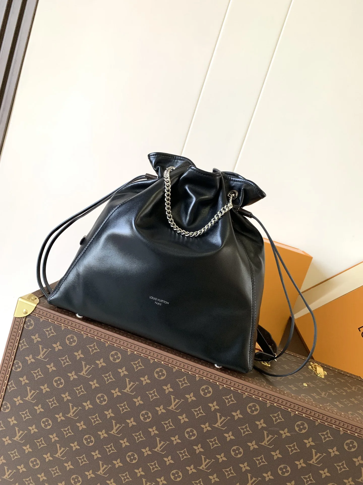 Louis Vuitton M25545 Medium Lambskin Handbag Women s Crossbody Bag Louis Vuitton M25545 Medium Lambskin Handbag Women s Crossbody Bag