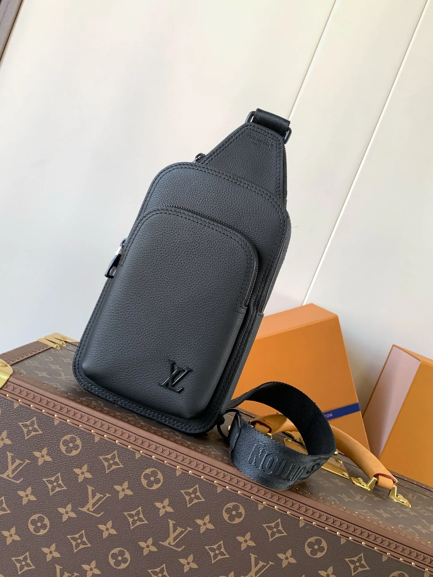 Louis Vuitton M15255 Small Shoulder Bag Chest Bag Louis Vuitton M15255 Small Shoulder Bag Chest Bag