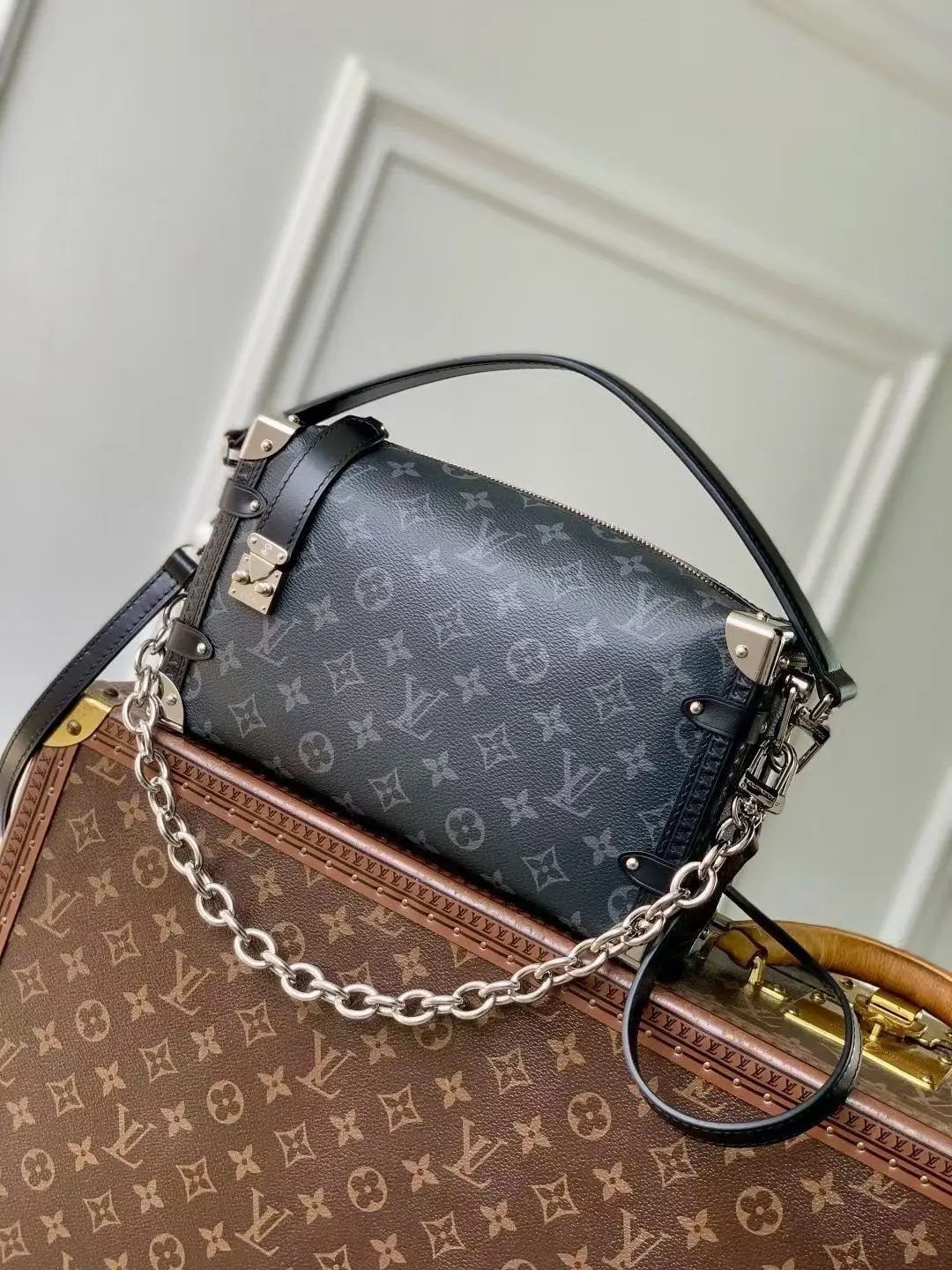 Louis Vuitton M26226 Color-block Leather Handbag Women s Crossbody Bag Louis Vuitton M26226 Color-block Leather Handbag Women s Crossbody Bag