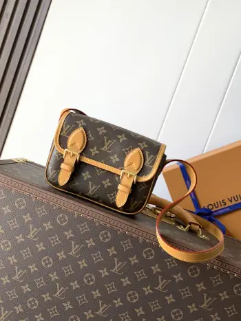 M26805 Small Messenger Bag Men s Crossbody Bag Replica Louis Vuitton mens bags