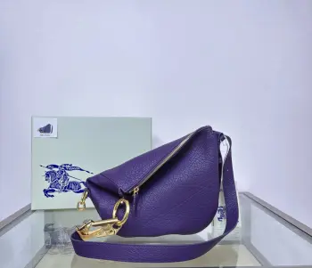 5531 Latest Knight Battle Bag Women s Crossbody Bag Replica Burberry womens bags