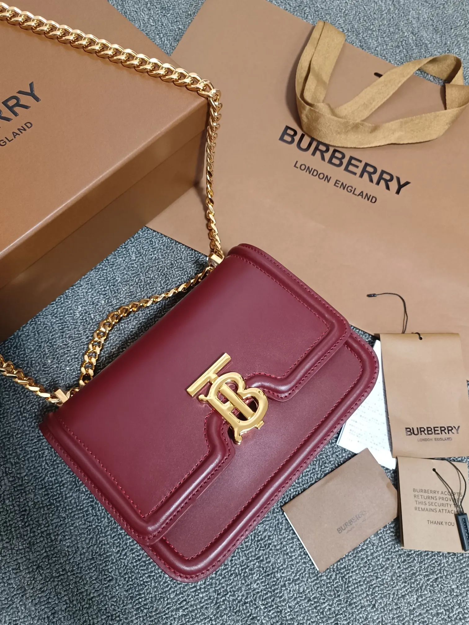 Burberry 90261 Compact Upright Lock Buckle Bag Women s Crossbody Bag Burberry 90261 Compact Upright Lock Buckle Bag Women s Crossbody Bag