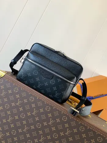 M30233 Small Messenger Bag Men s Crossbody Bag Replica Louis Vuitton mens bags