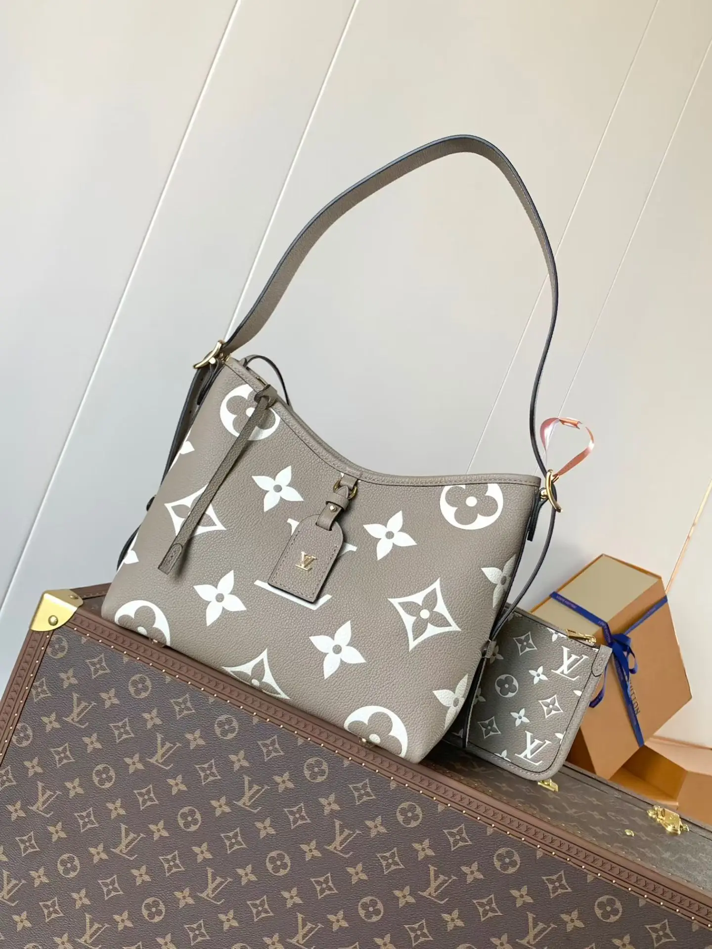 Louis Vuitton M47180 Elephant Grey Embossed Handbag Women s Shoulder Bag Louis Vuitton M47180 Elephant Grey Embossed Handbag Women s Shoulder Bag