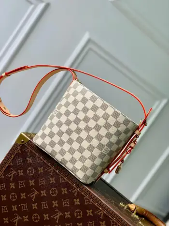 M28318 Color-Contrast Leather Handbag Women s Crossbody Bag Replica Louis Vuitton womens bags