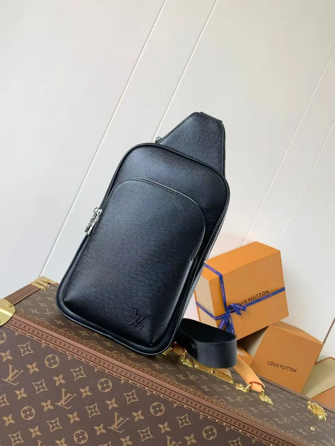 Louis Vuitton M30863 Small Shoulder Bag Chest Bag Louis Vuitton M30863 Small Shoulder Bag Chest Bag