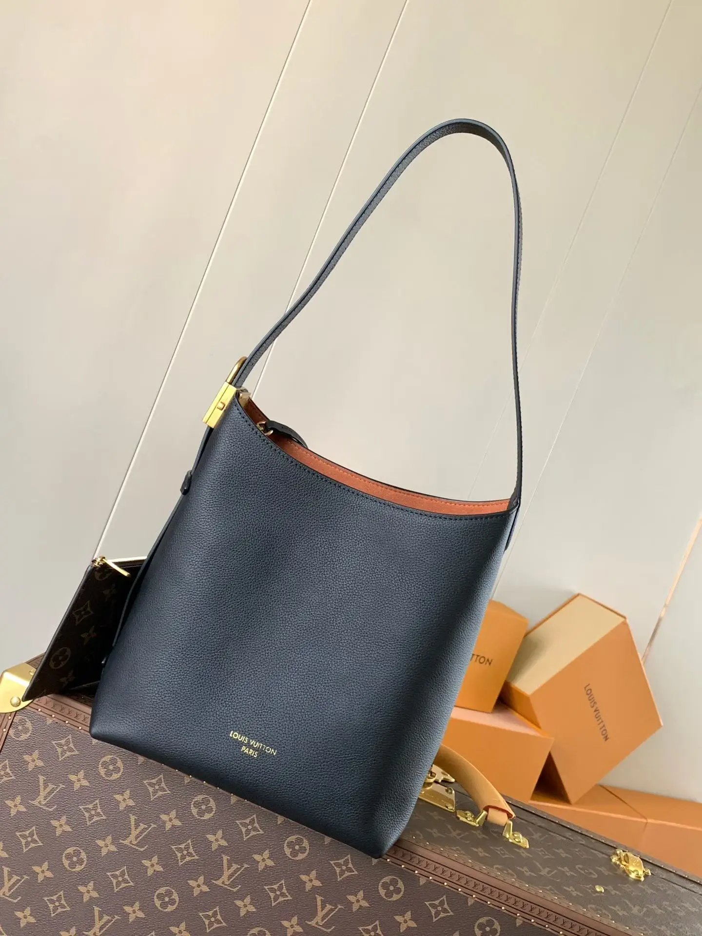 Louis Vuitton M25352 grain leather handbag women s shoulder bag