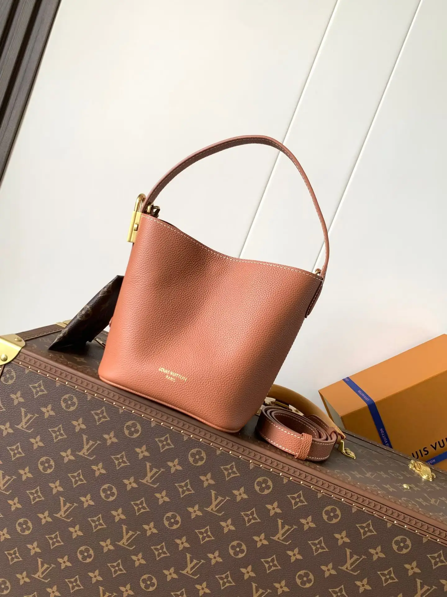 Louis Vuitton M25543 grain leather handbag women s shoulder bag