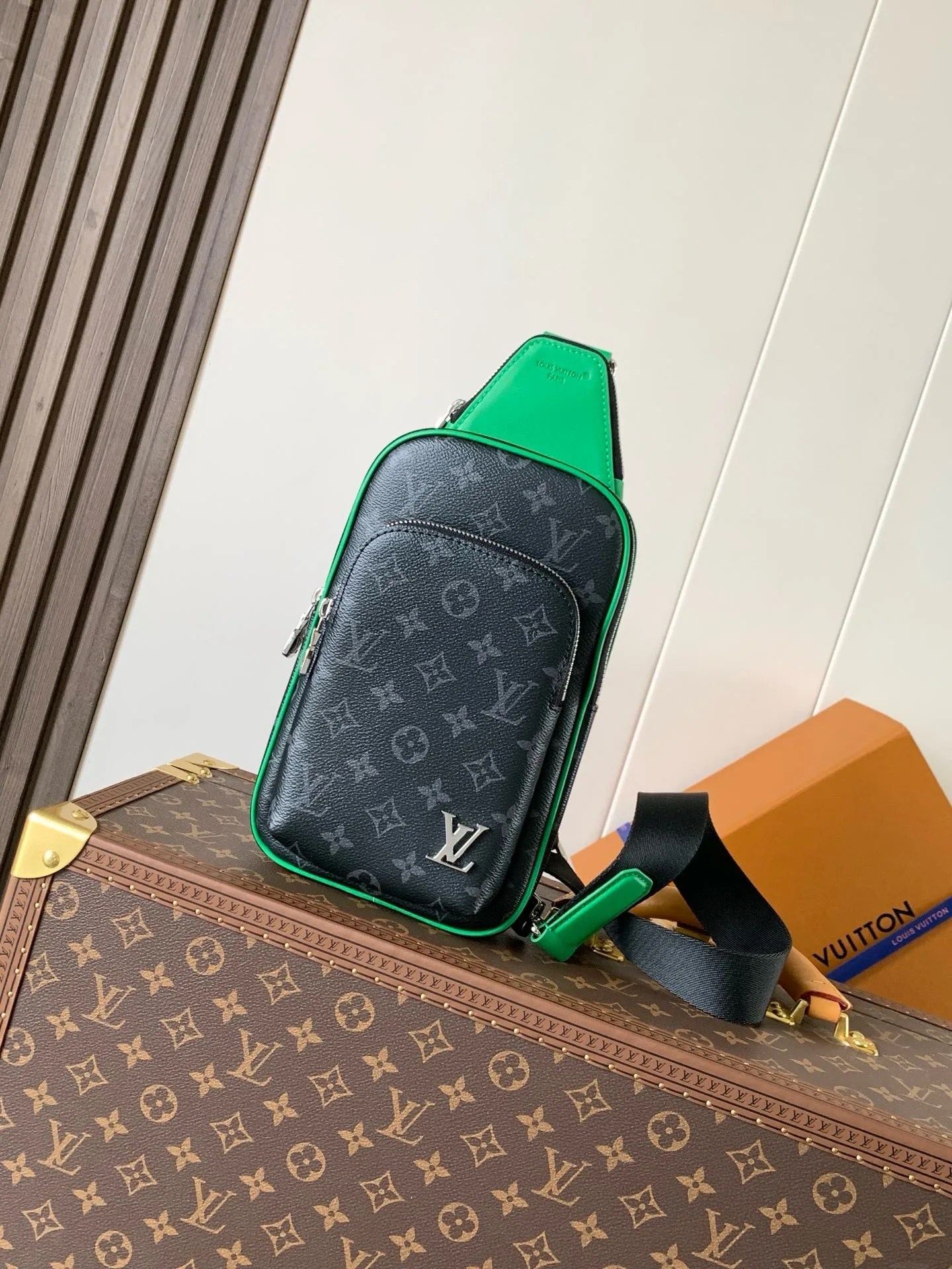 Louis Vuitton M25891 Small Shoulder Bag Chest Bag Louis Vuitton M25891 Small Shoulder Bag Chest Bag