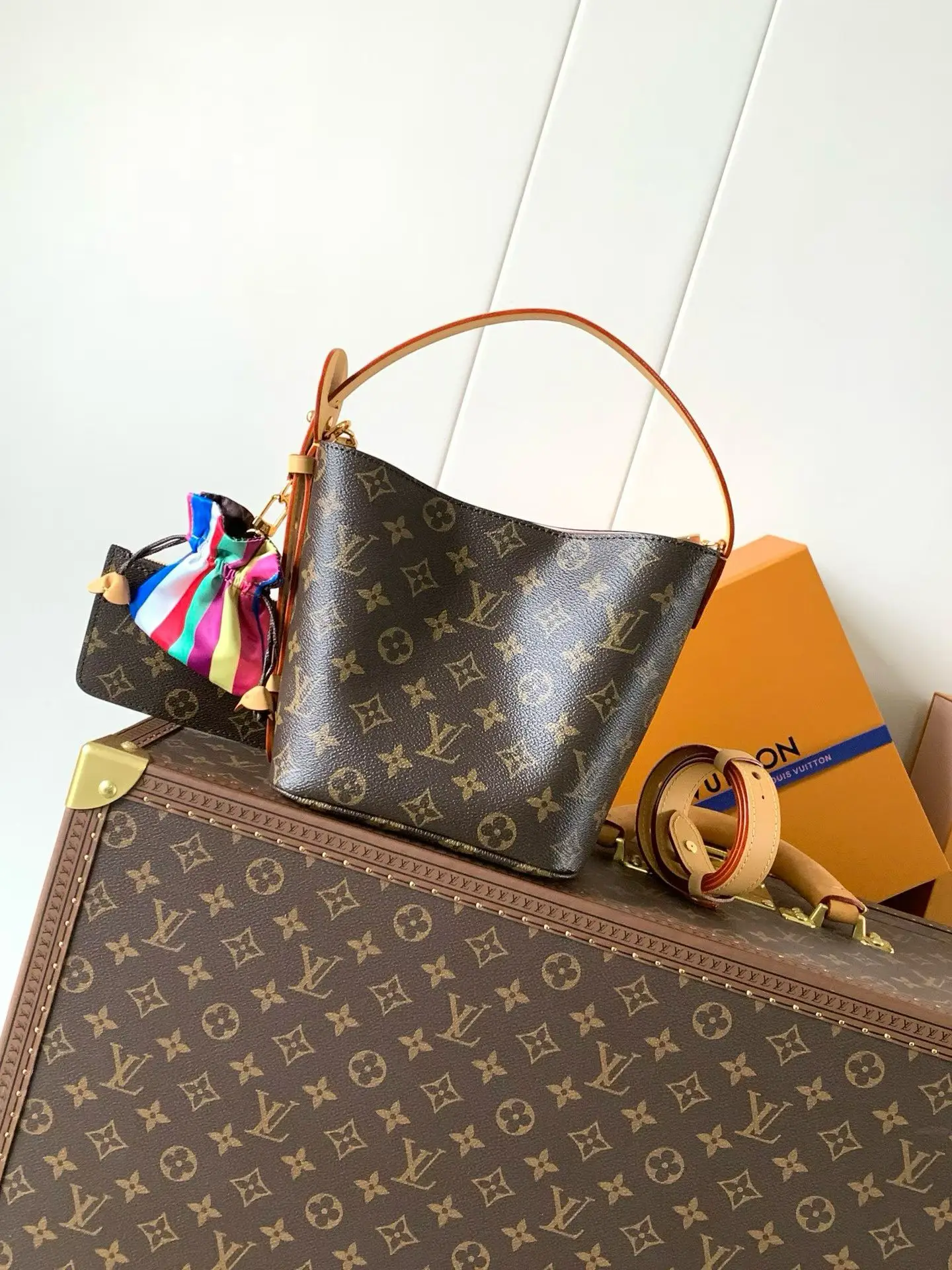 Louis Vuitton M26642 Canvas Handbag Women s Crossbody Bag Louis Vuitton M26642 Canvas Handbag Women s Crossbody Bag