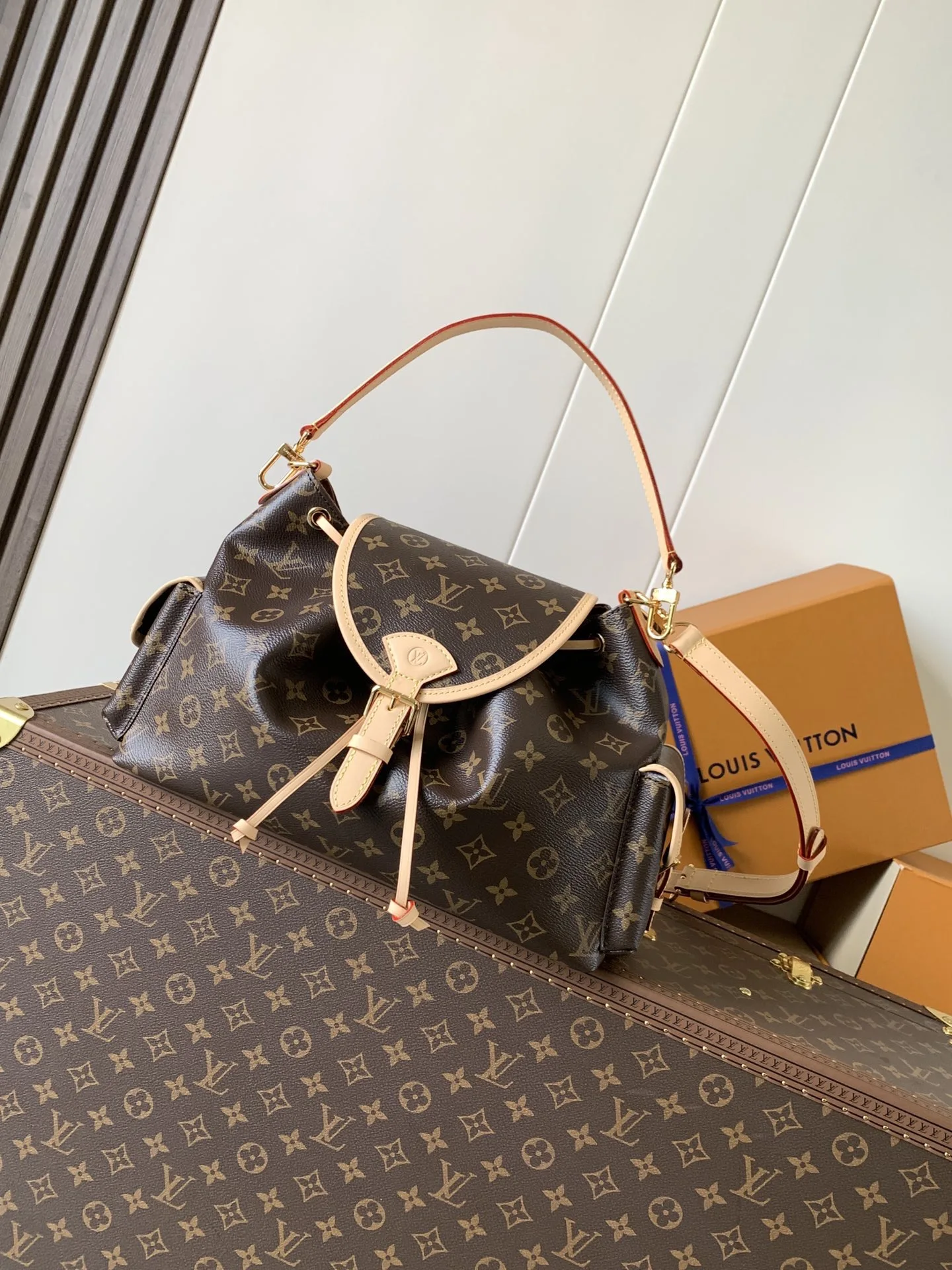 Louis Vuitton M26040 Medium Handbag Women s Crossbody Bag Louis Vuitton M26040 Medium Handbag Women s Crossbody Bag