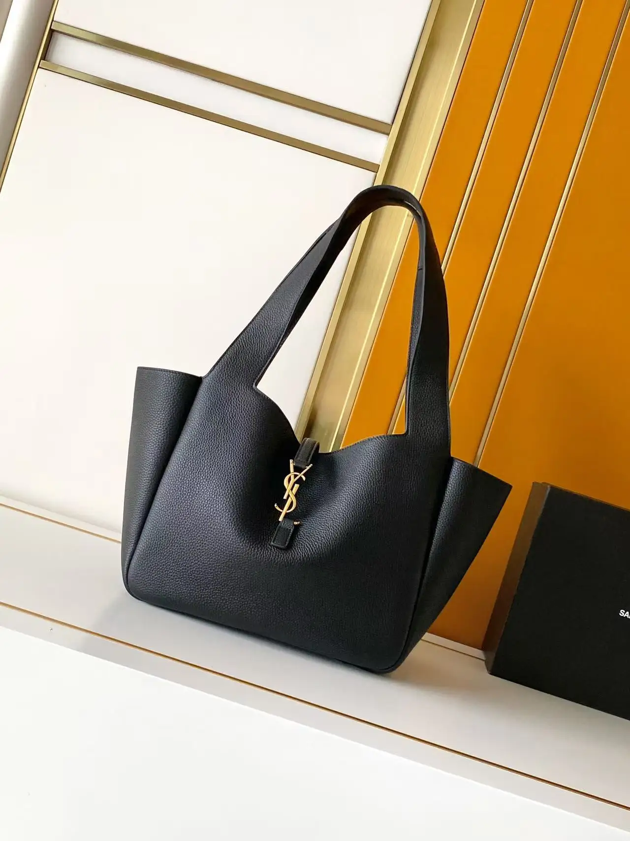 SAINT LAURENT 779029 East-West Style Tote Shopping Bag Women s Shoulder Bag SAINT LAURENT 779029 East-West Style Tote Shopping Bag Women s Shoulder Bag