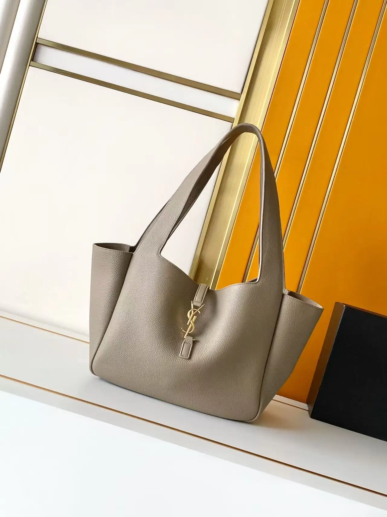 SAINT LAURENT 779029 East-West Style Tote Shopping Bag Women s Shoulder Bag SAINT LAURENT 779029 East-West Style Tote Shopping Bag Women s Shoulder Bag