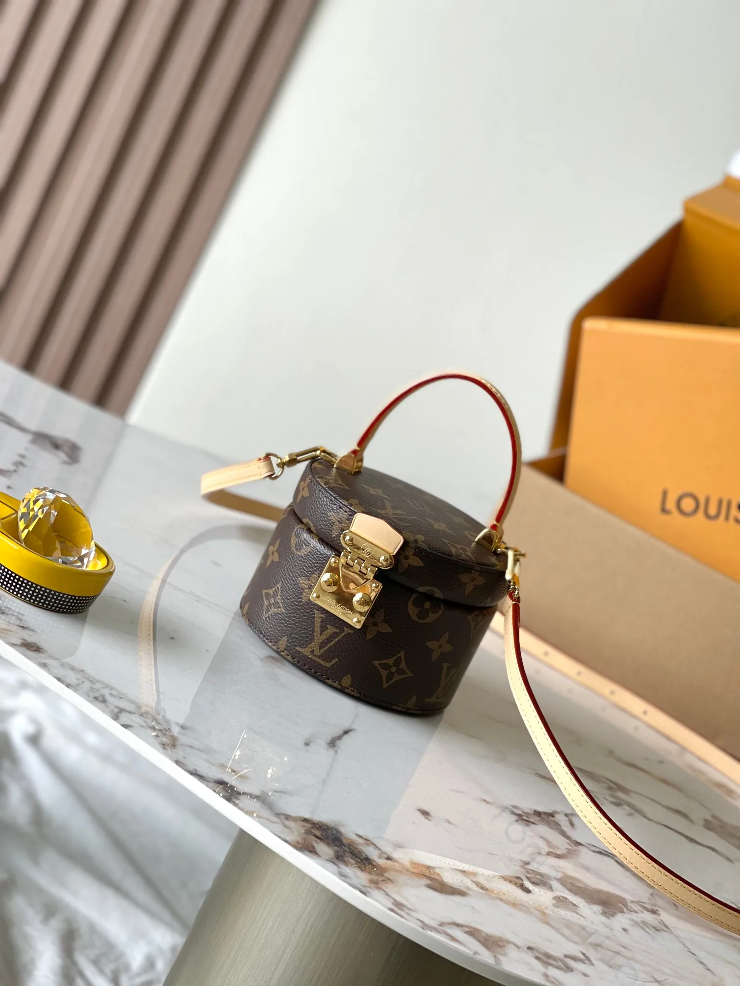 Louis Vuitton M46933 All-Steel Hardware Cylindrical Box Handbag Women s Crossbody Bag