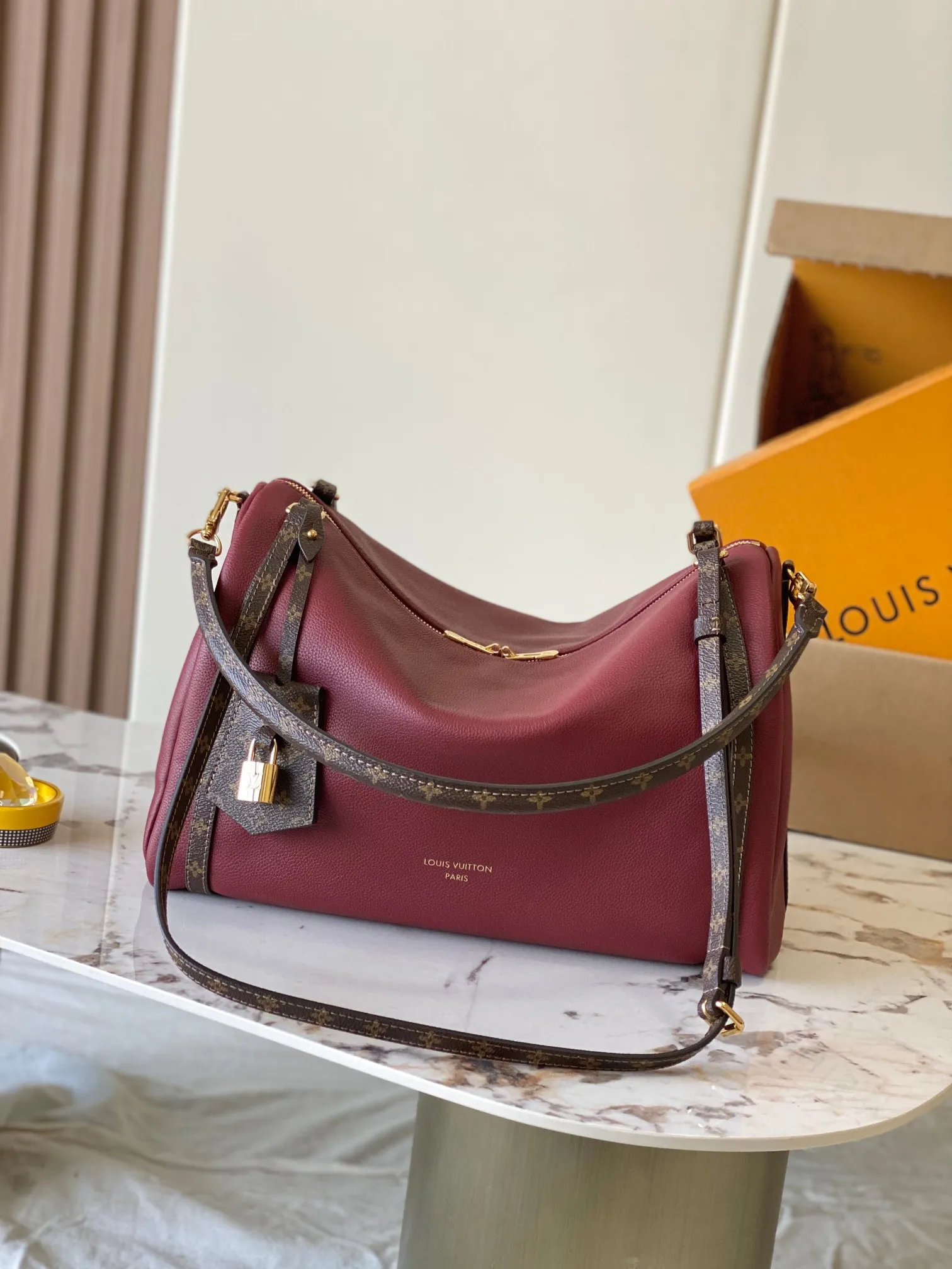 Louis Vuitton M27689 All-Steel Hardware Handbag Women s Crossbody Bag Louis Vuitton M27689 All-Steel Hardware Handbag Women s Crossbody Bag