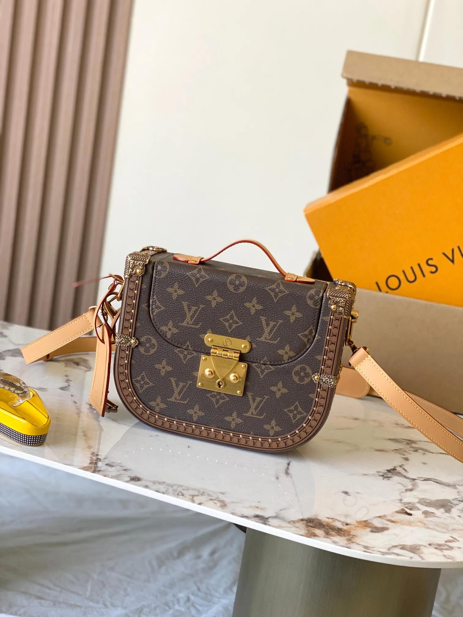 Louis Vuitton M15166 All-Steel Hardware Handbag Women s Crossbody Bag Louis Vuitton M15166 All-Steel Hardware Handbag Women s Crossbody Bag