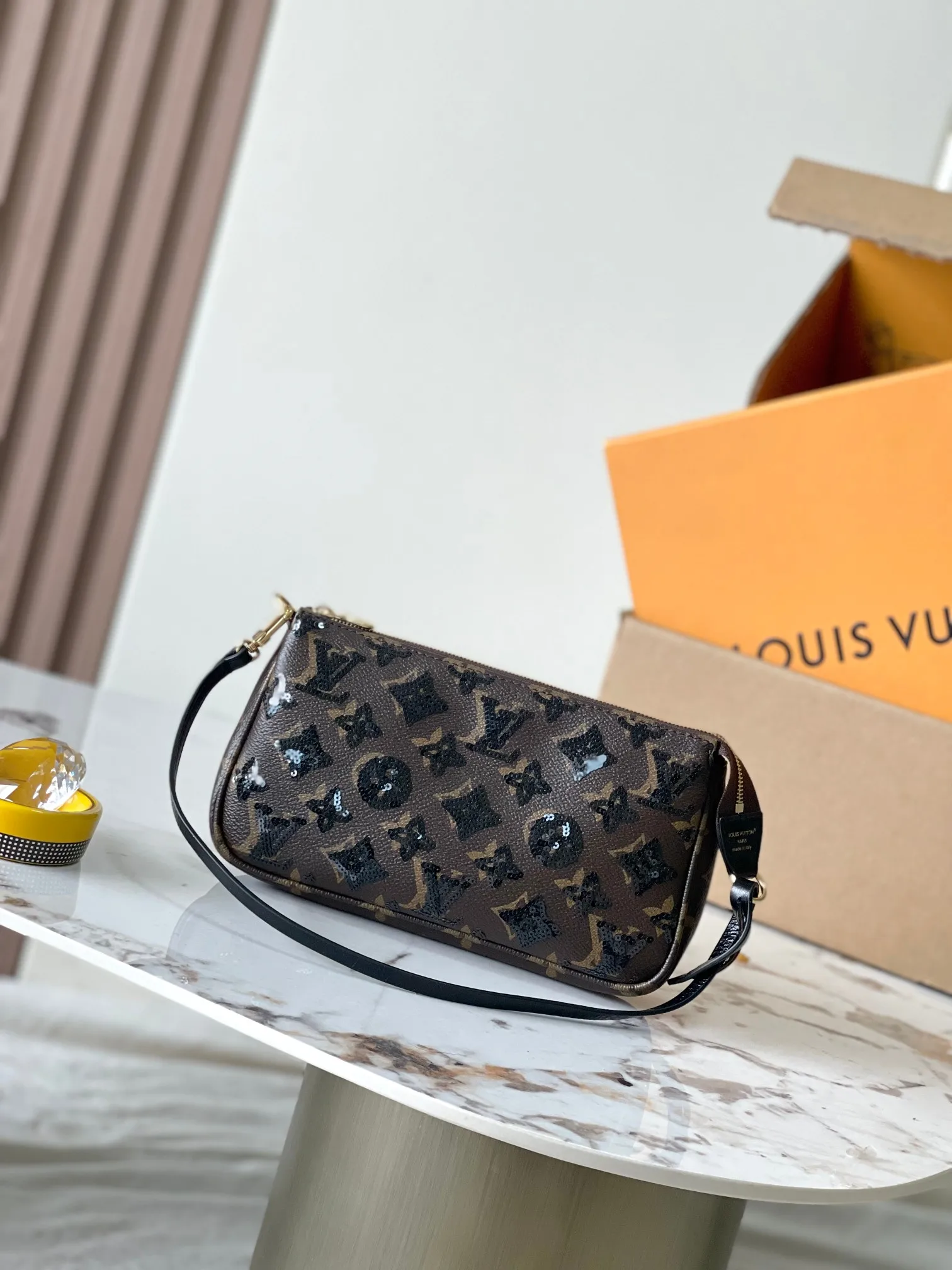 Louis Vuitton M26473 All-Steel Hardware Handbag Women s Crossbody Bag Louis Vuitton M26473 All-Steel Hardware Handbag Women s Crossbody Bag