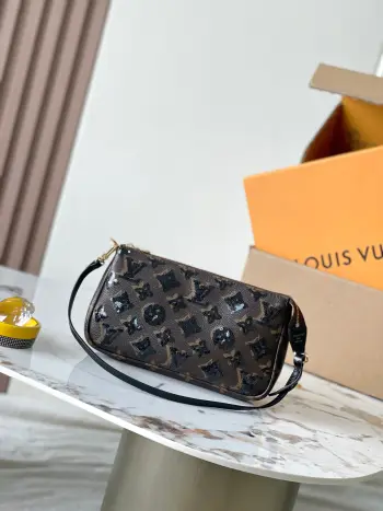 M26473 All-Steel Hardware Handbag Women s Crossbody Bag Replica Louis Vuitton womens bags