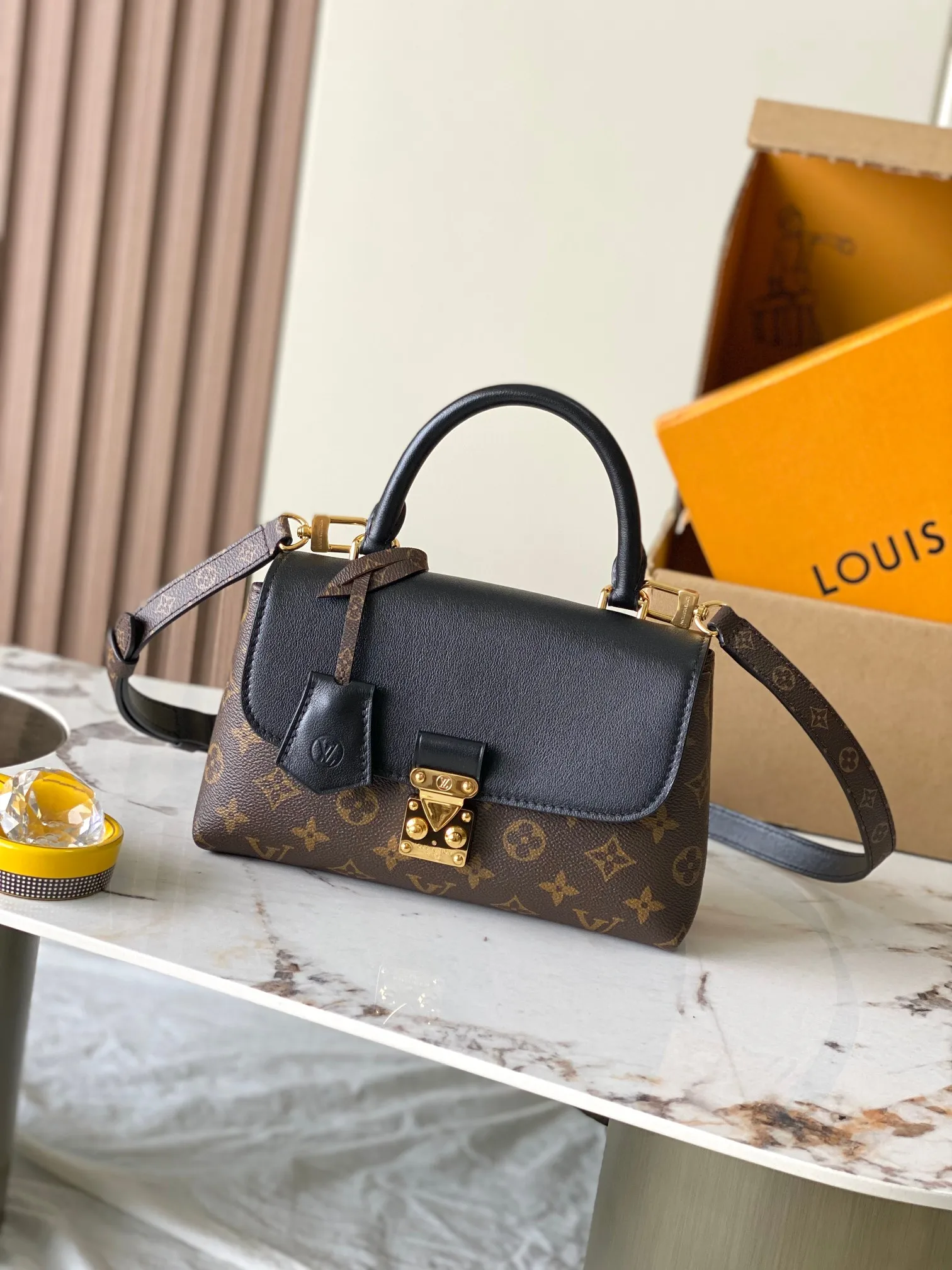 Louis Vuitton M27511 All-Steel Hardware Handbag Women s Crossbody Bag Louis Vuitton M27511 All-Steel Hardware Handbag Women s Crossbody Bag