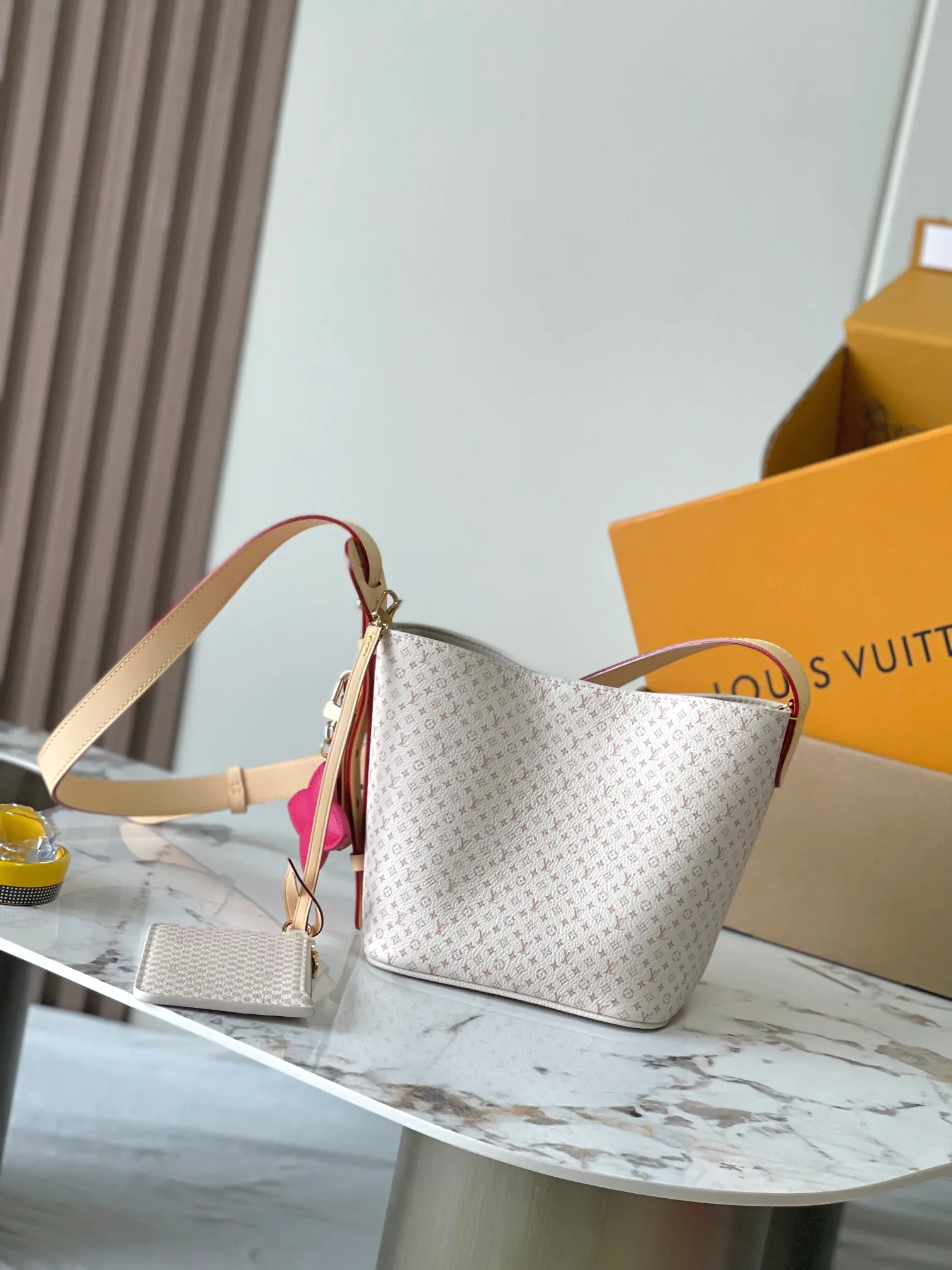 Louis Vuitton M15130 All-Steel Hardware Handbag Women s Crossbody Bag Louis Vuitton M15130 All-Steel Hardware Handbag Women s Crossbody Bag