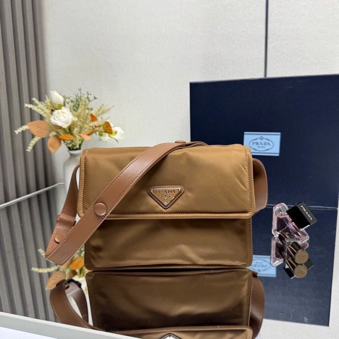 Prada 1BD313 Bright Color Leather Messenger Bag Men s Crossbody Bag Prada 1BD313 Bright Color Leather Messenger Bag Men s Crossbody Bag
