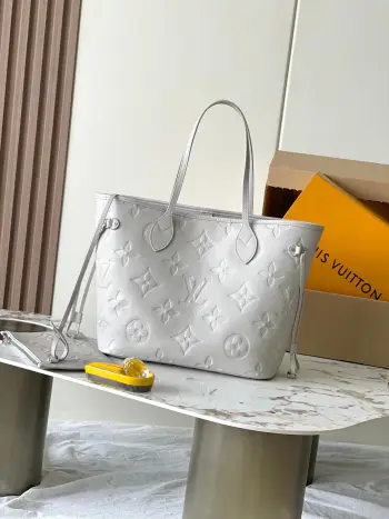 M13758 All-Steel Hardware Handbag Women s Shoulder Bag Replica Louis Vuitton womens bags