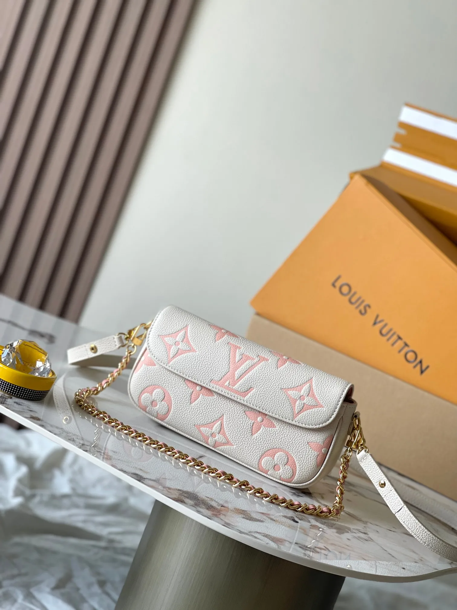 Louis Vuitton M83026 All-Steel Hardware Handbag Women s Crossbody Bag Louis Vuitton M83026 All-Steel Hardware Handbag Women s Crossbody Bag