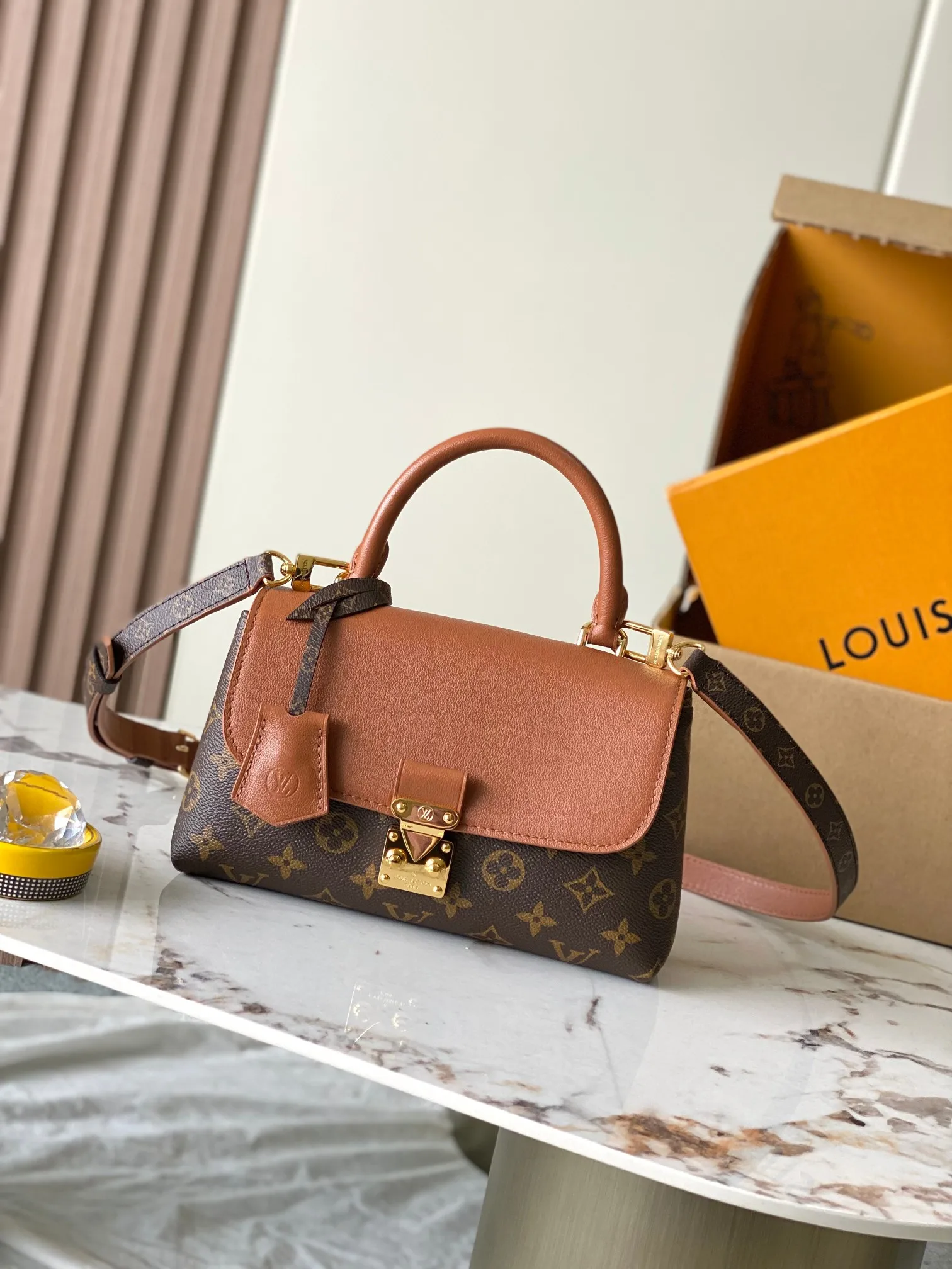Louis Vuitton M28288 All-Steel Hardware Handbag Women s Crossbody Bag Louis Vuitton M28288 All-Steel Hardware Handbag Women s Crossbody Bag