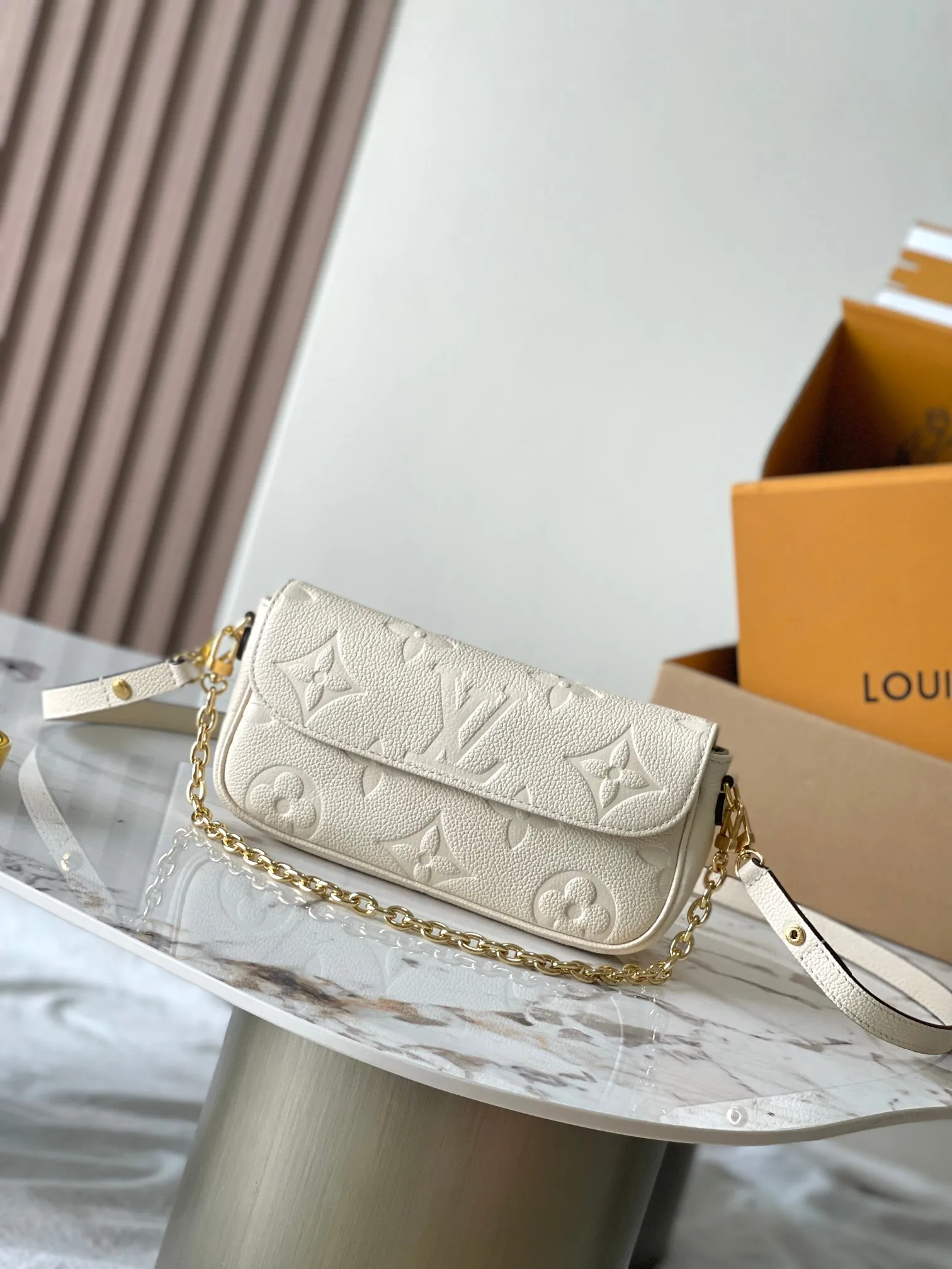 Louis Vuitton M82210 All-Steel Hardware Handbag Women s Crossbody Bag Louis Vuitton M82210 All-Steel Hardware Handbag Women s Crossbody Bag