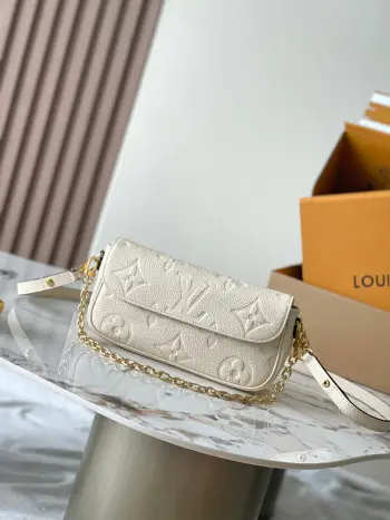 M82210 All-Steel Hardware Handbag Women s Crossbody Bag Replica Louis Vuitton womens bags