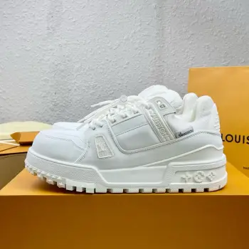 Low-top fashion sneakers men s sports shoes Replica Louis Vuitton Mens Sneakers