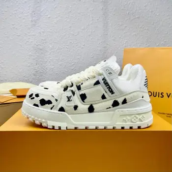 Low-top fashionable sneakers men s sports shoes Replica Louis Vuitton Mens Sneakers