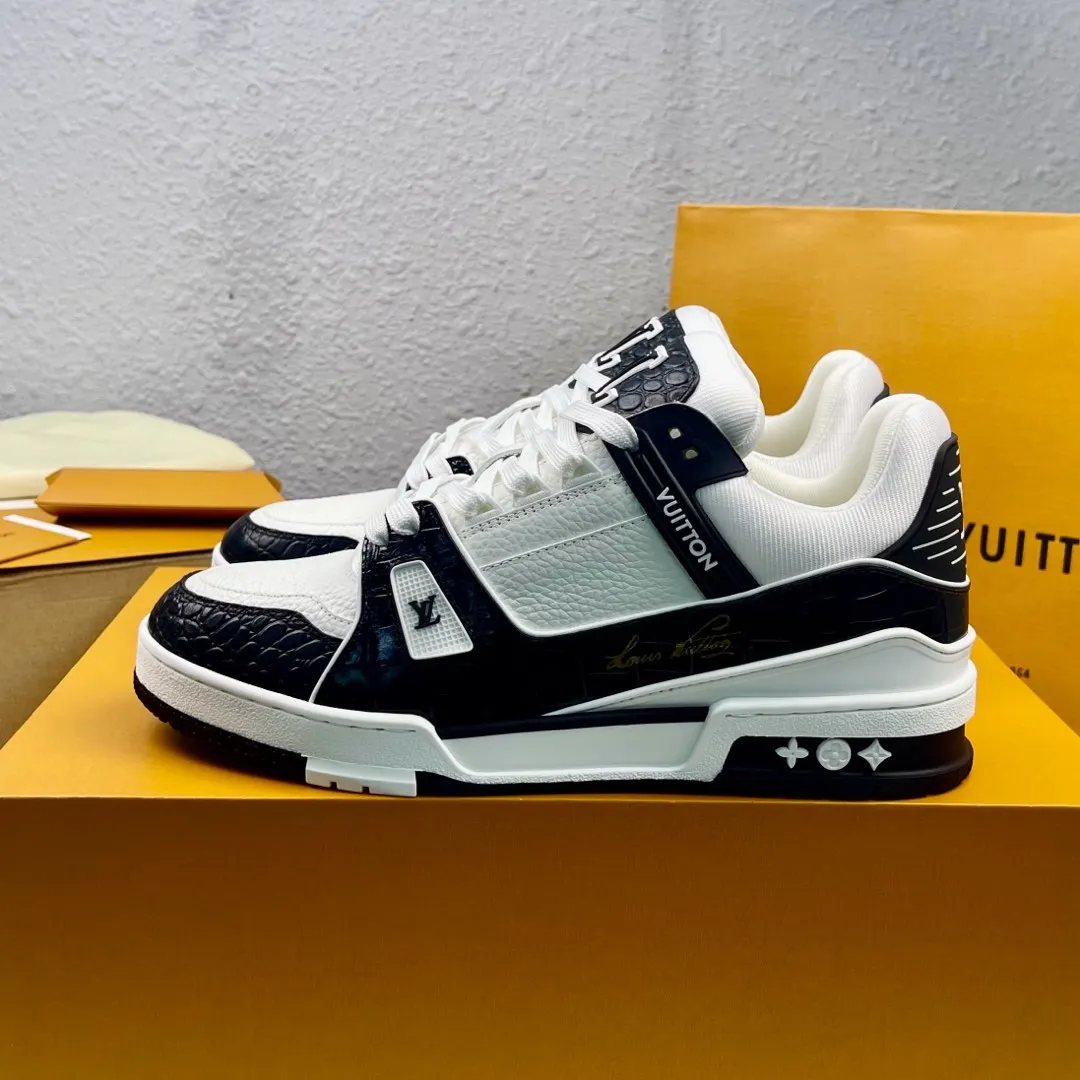 Louis Vuitton Low-top fashionable sneakers, couple s sports shoes Louis Vuitton Low-top fashionable sneakers, couple s sports shoes