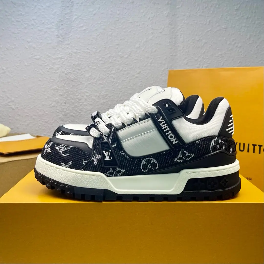 Louis Vuitton Low-top fashionable sneakers, couple s sports shoes Louis Vuitton Low-top fashionable sneakers, couple s sports shoes