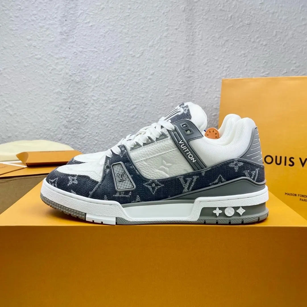 Louis Vuitton Low-top fashionable sneakers, couple s sports shoes Louis Vuitton Low-top fashionable sneakers, couple s sports shoes
