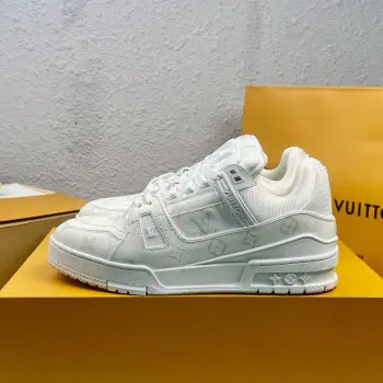 Low-top fashion sneakers men s sports shoes Replica Louis Vuitton Mens Sneakers
