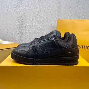 Low-top fashion sneakers men s sports shoes Replica Louis Vuitton Mens Sneakers