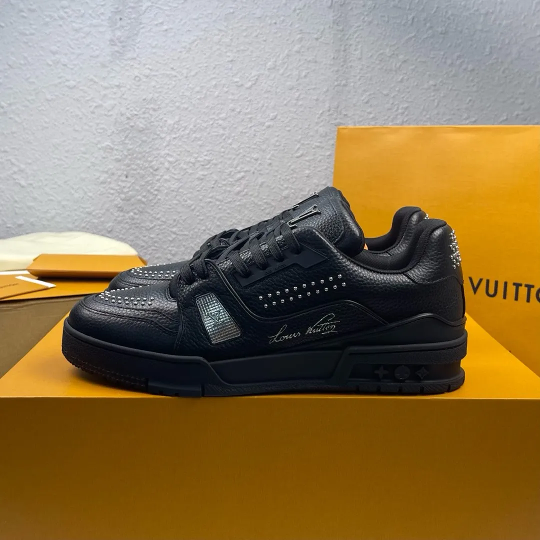 Louis Vuitton Low-top fashionable sneakers, couple s sports shoes Louis Vuitton Low-top fashionable sneakers, couple s sports shoes