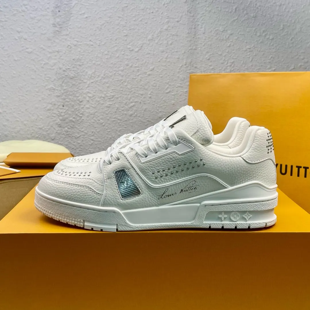 Louis Vuitton Low-top fashionable sneakers, couple s sports shoes Louis Vuitton Low-top fashionable sneakers, couple s sports shoes