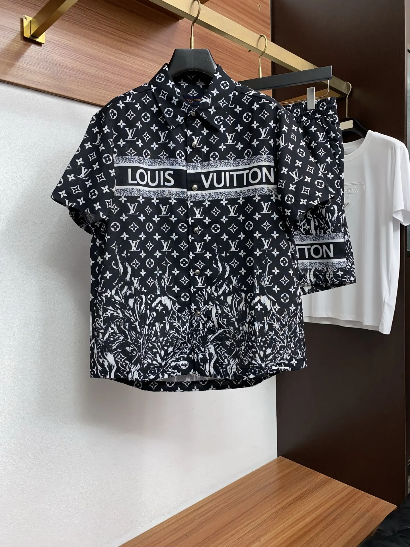 Louis Vuitton Spring and summer new casual shorts set Louis Vuitton Spring and summer new casual shorts set