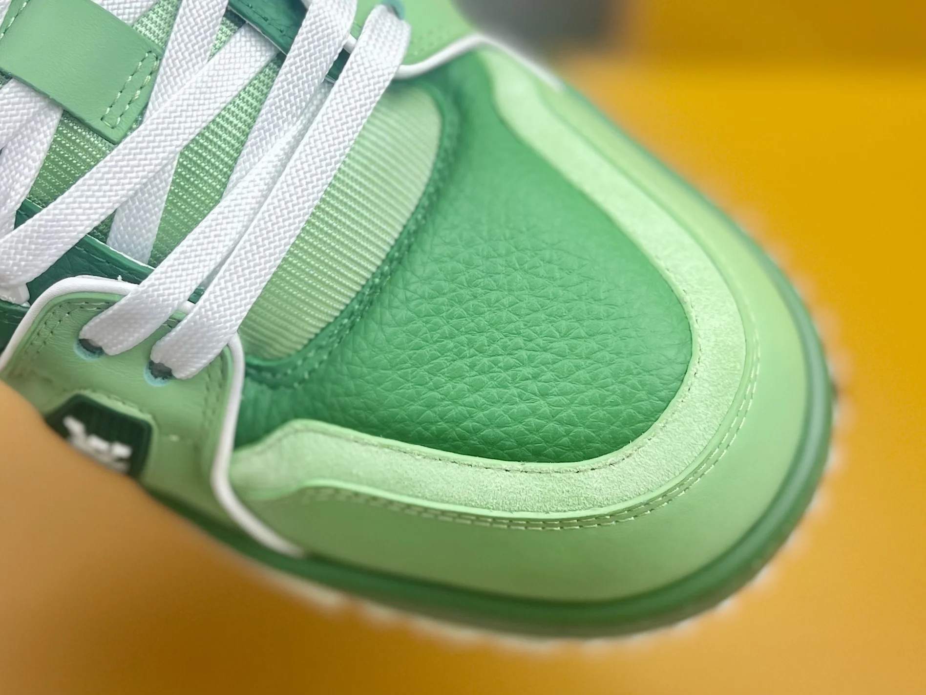 Louis Vuitton Low-top fashionable sports shoes men s sports shoes Louis Vuitton Low-top fashionable sports shoes men s sports shoes
