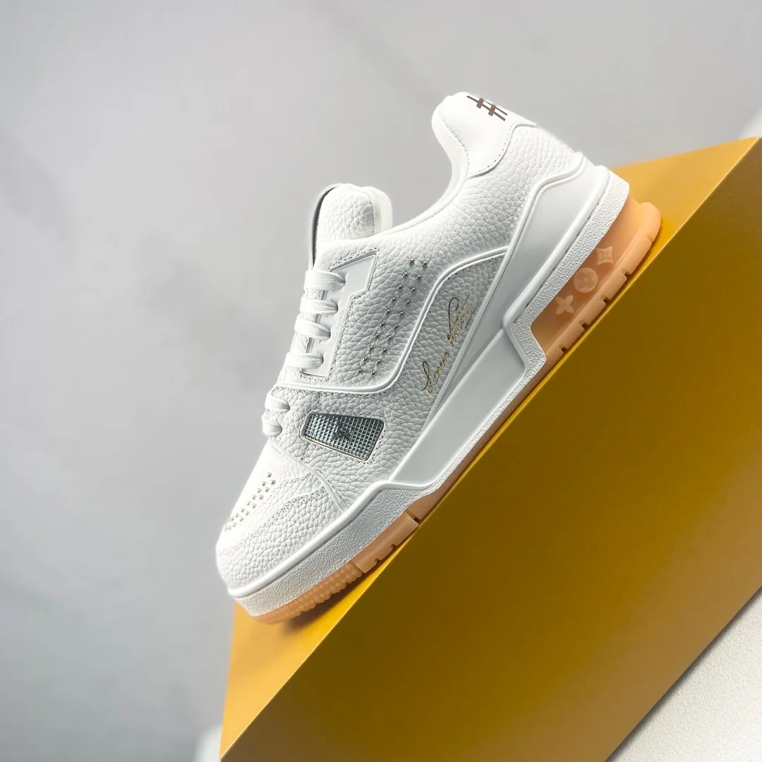 Louis Vuitton Low-top fashionable sports shoes men s sports shoes Louis Vuitton Low-top fashionable sports shoes men s sports shoes