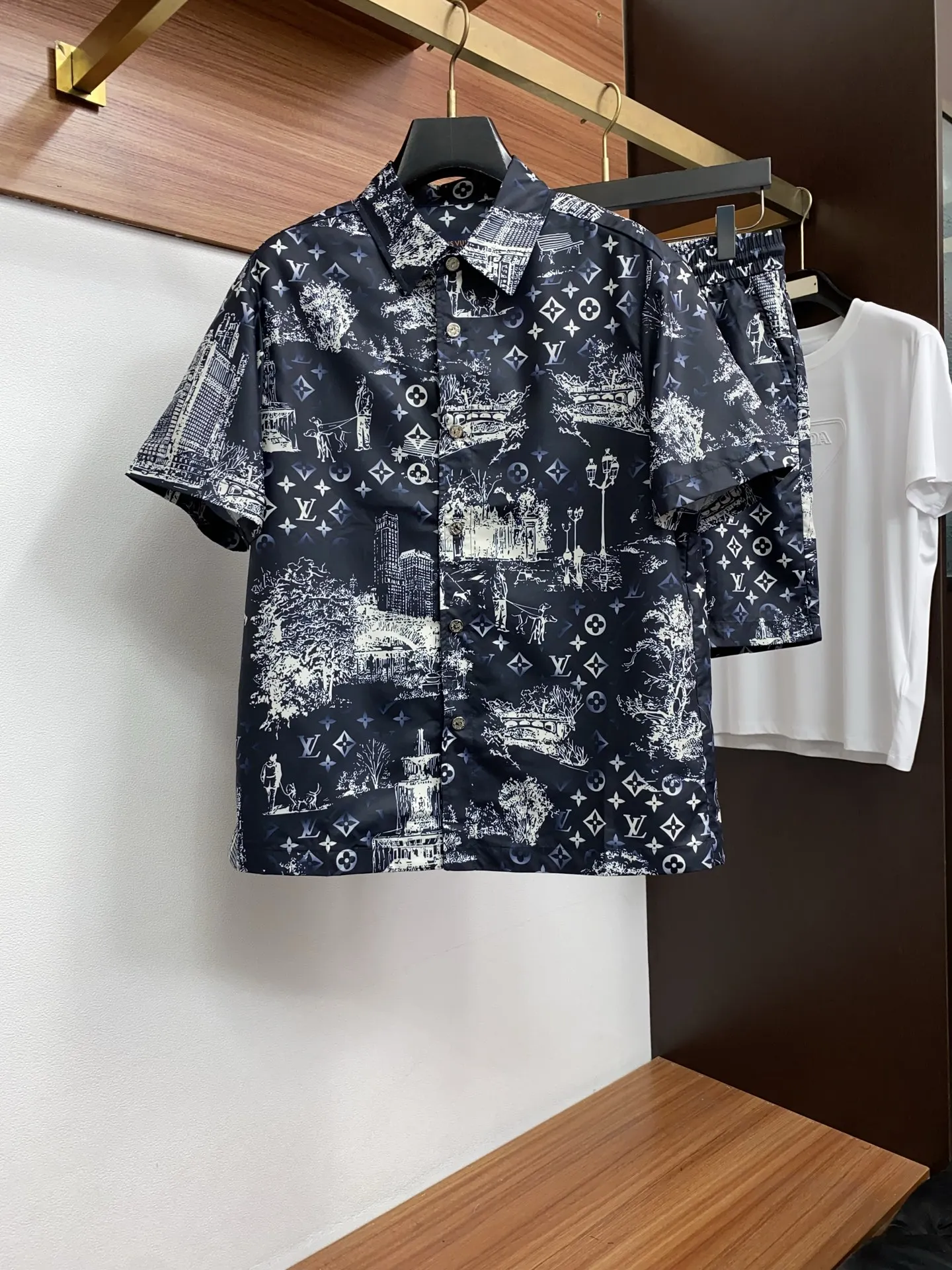 Louis Vuitton Spring and summer new casual shorts and jacket set