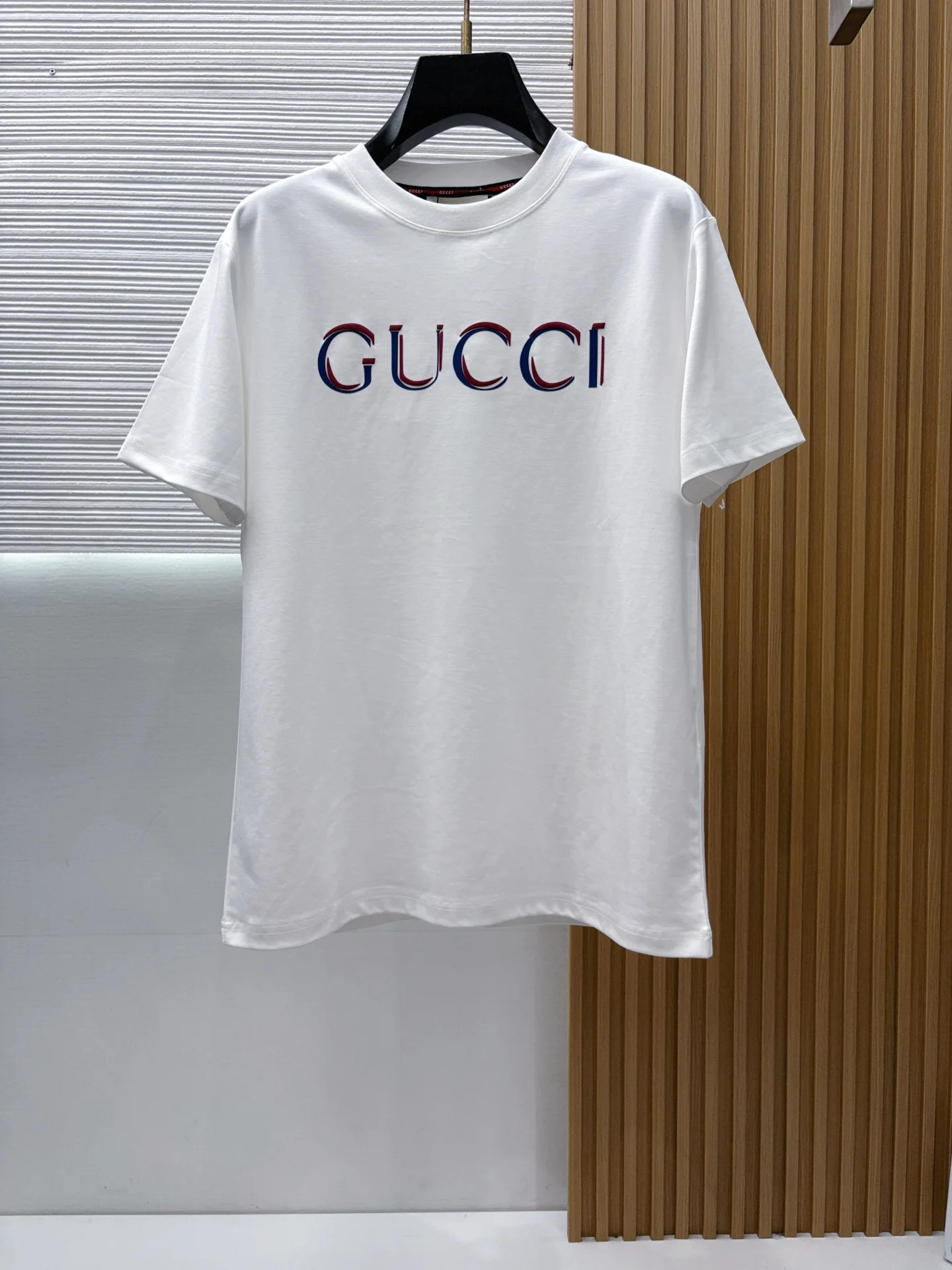 Gucci Spring and summer new silk-like round neck short sleeve Gucci Spring and summer new silk-like round neck short sleeve