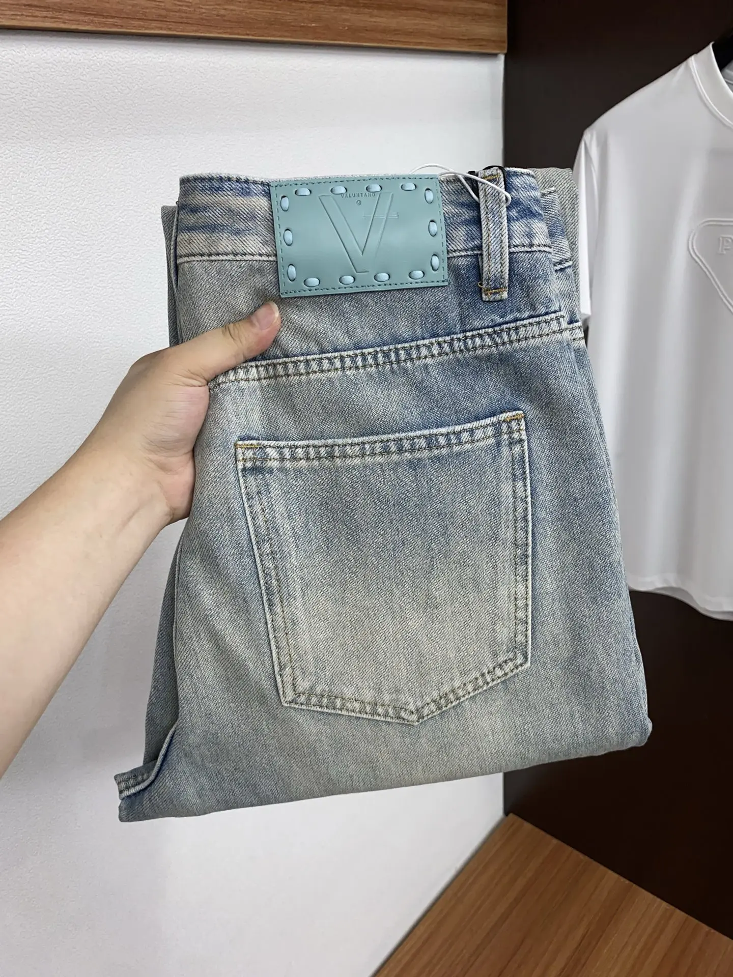 Valentino Garavani Early spring latest style jeans